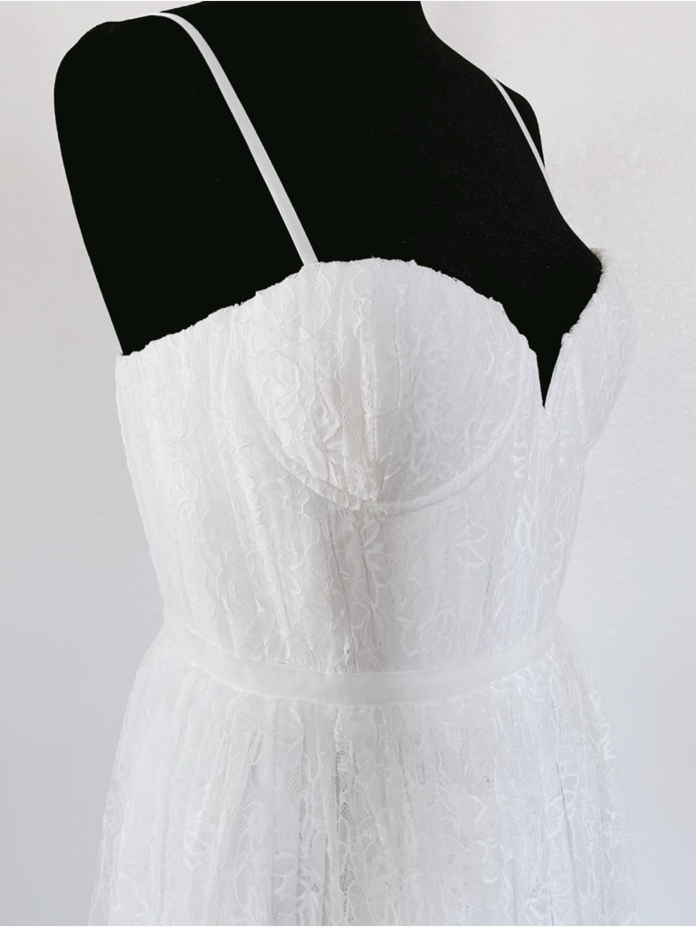 SAU LEE Selena Lace Midi Dress - Picture 10 of 15